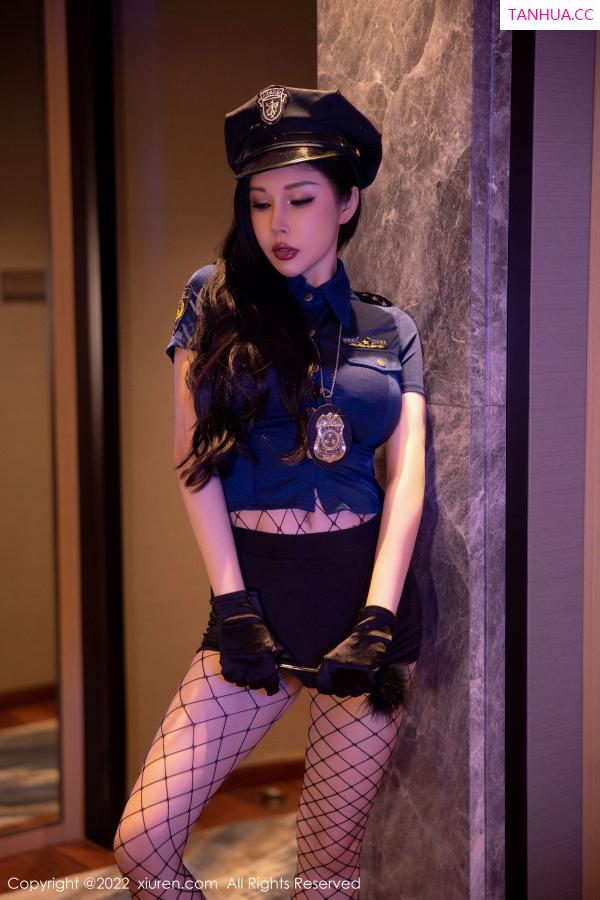 田冰冰  [XiuRen]高清写真图 2022.10.27 No.5767 田冰冰 制服美臀第2张图片
